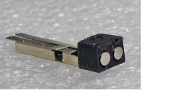 Peho 3033 - H0 stromführende Magnetkupplung - 2 Pole ohne Draht nach NEM 362 (2 Stück)